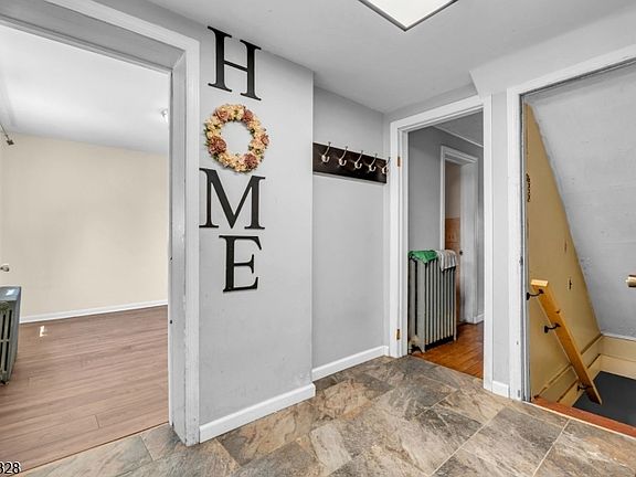5th image of 297 Hamilton Pl