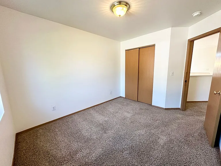 2103 N Yellowstone St — Photo 45