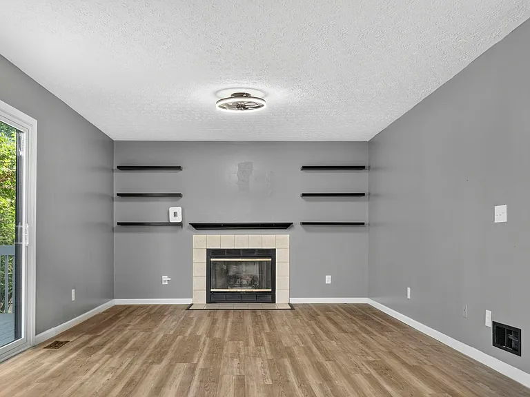 8472 Kingsley Dr — Photo 7