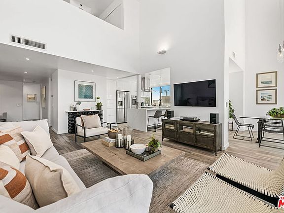 2nd image of 1271 Granville Ave APT 404