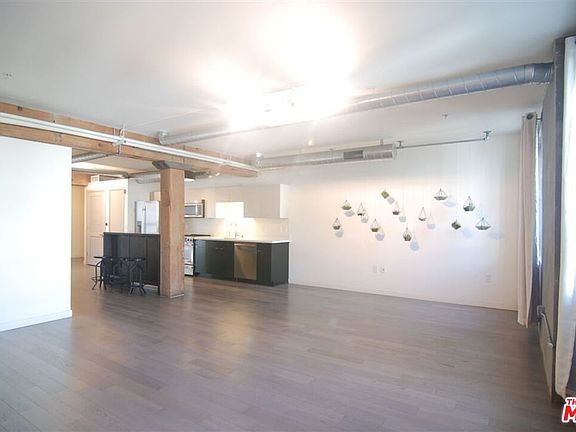 5th image of 527 Molino St Unit 208