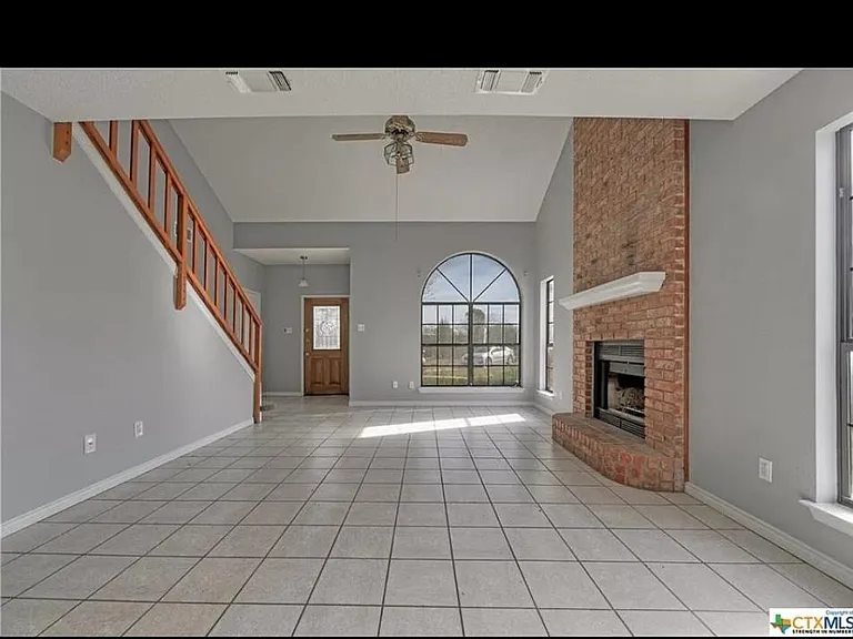 3300 Lois Ln — Photo 5