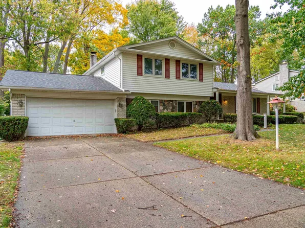 16235 Forestview Dr, Clinton Township, MI 48036