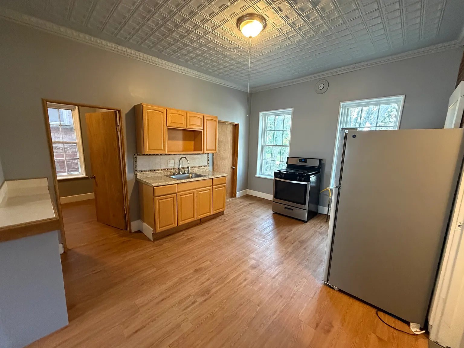 2 bed, 700 sqft, $1,175 — Photo 3