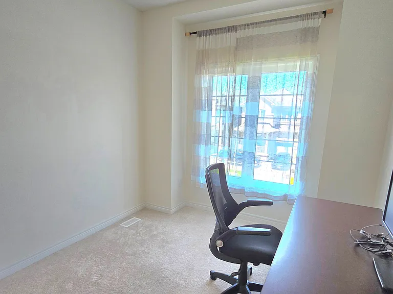76 Conarty Cres — Photo 11