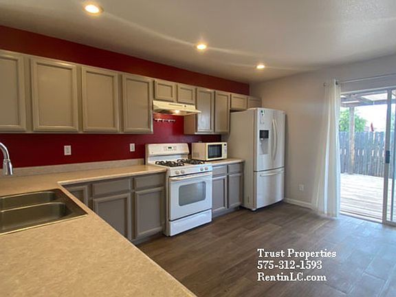 4th image of 2942 Fountain Ave