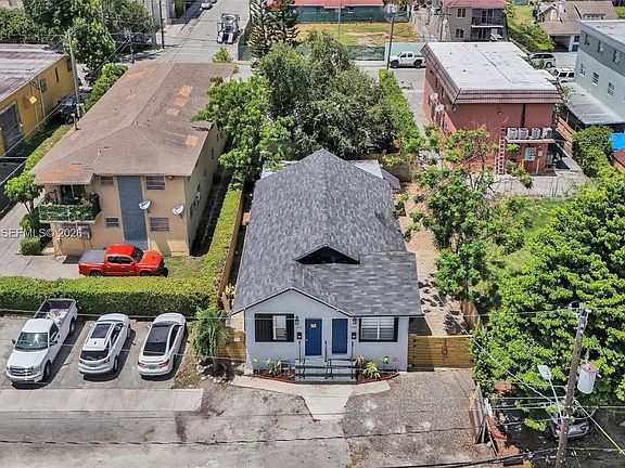 3rd image of 2135 SW 4th St