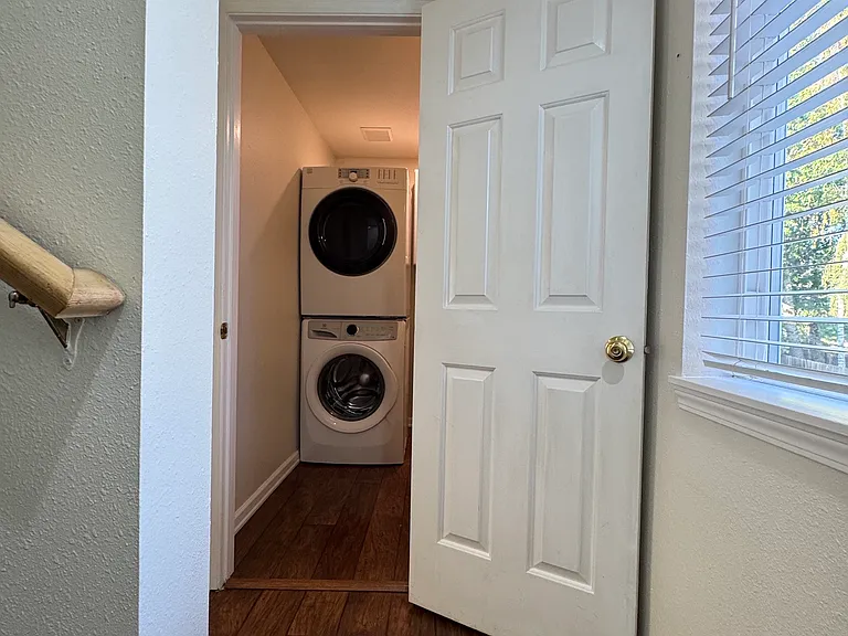 2180 Maplewood Dr S — Photo 10