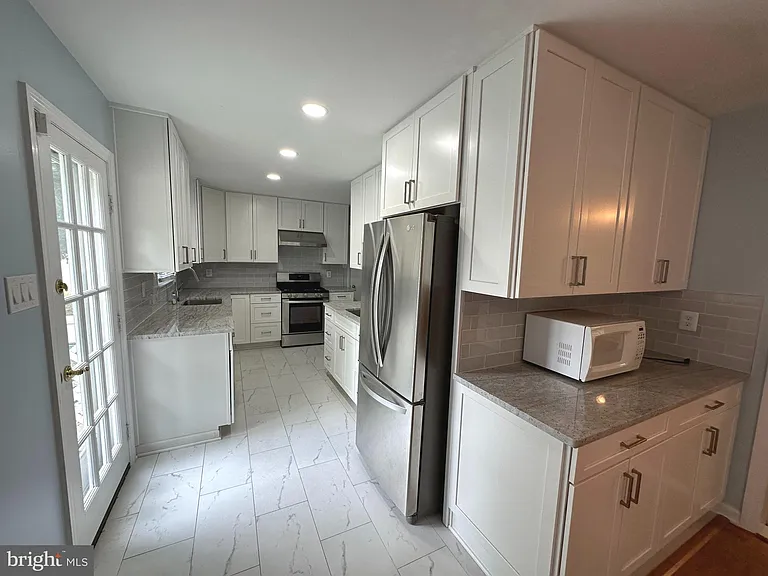 13524 Ellendale Dr — Photo 7