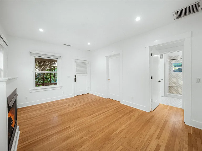 617 De La Vina St — Photo 13