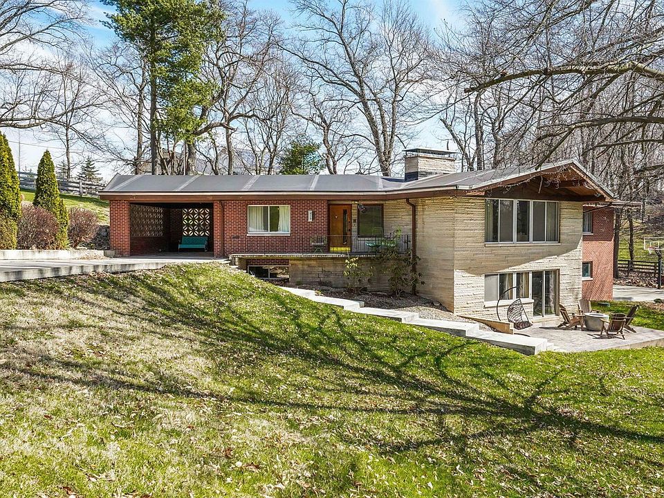 1st image of 416 Overlook Dr NE