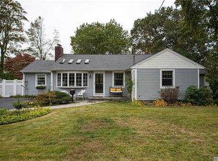 115 Mohawk Dr, Bay Shore, NY 11706