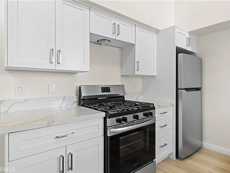 1818 S Norton Ave #402 — Photo 10