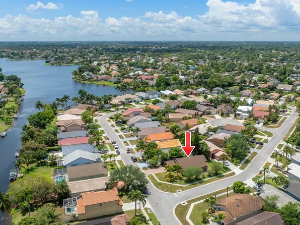 741 Lake Wellington Drive, Wellington, FL 33414