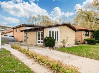 7505 E Prairie Rd, Skokie, IL 60076