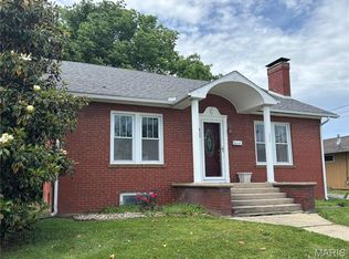 809 S 3rd St, Greenville, IL 62246