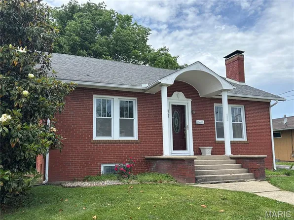 809 S 3rd St, Greenville, IL 62246