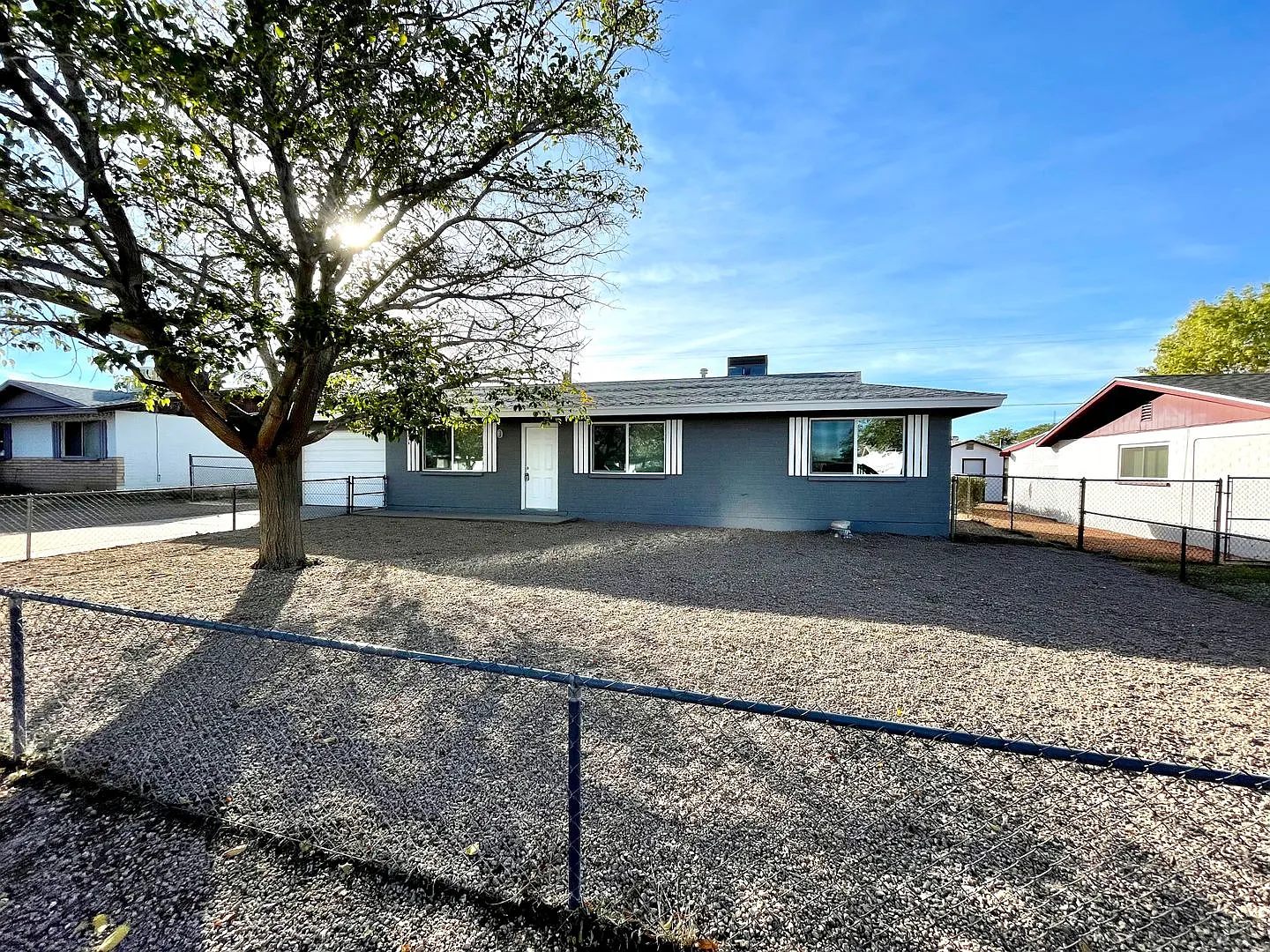 Great 3 Bedroom Home Near Splash Pad and Hualapai Elementary School! — Photo 2