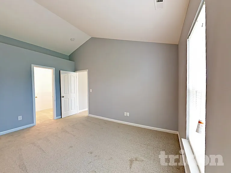 10207 Green Hedge Ave — Photo 9
