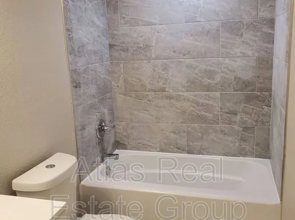 8 Lansing St, Aurora, CO 80010