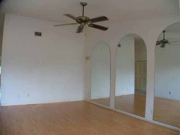2nd image of 612 NW 47th St