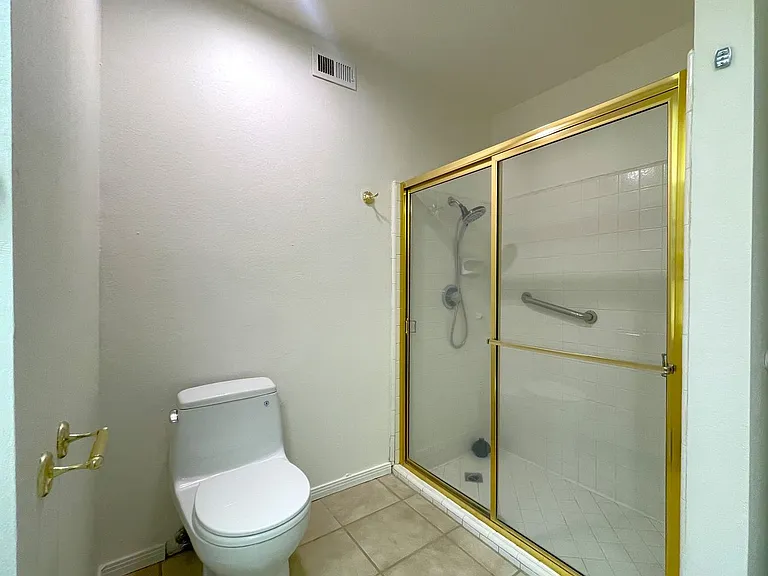 35 Malaga Dr — Photo 21