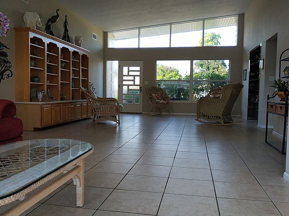 3rd image of 3048 Goldenrod St