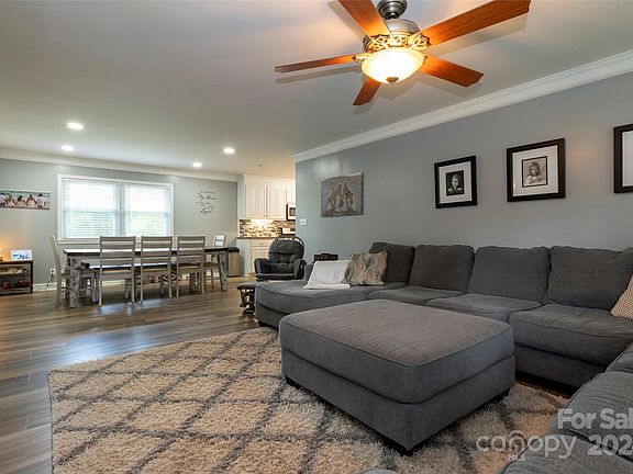 5th image of 406 Fulton Dr
