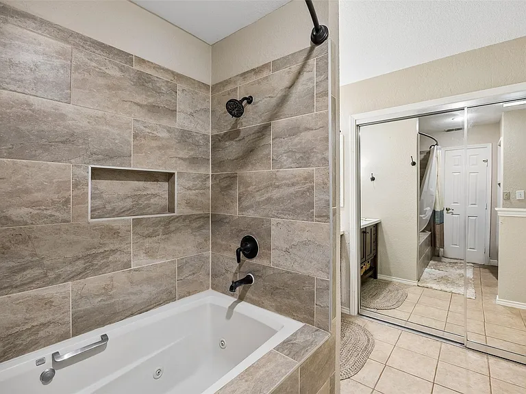 1203 Oakwood Trl — Photo 18