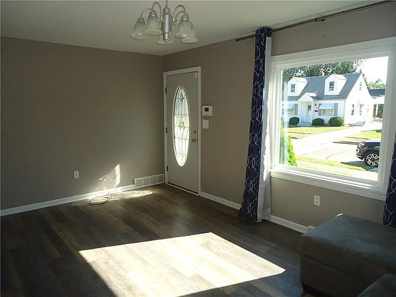 3rd image of 917 Shenley Dr