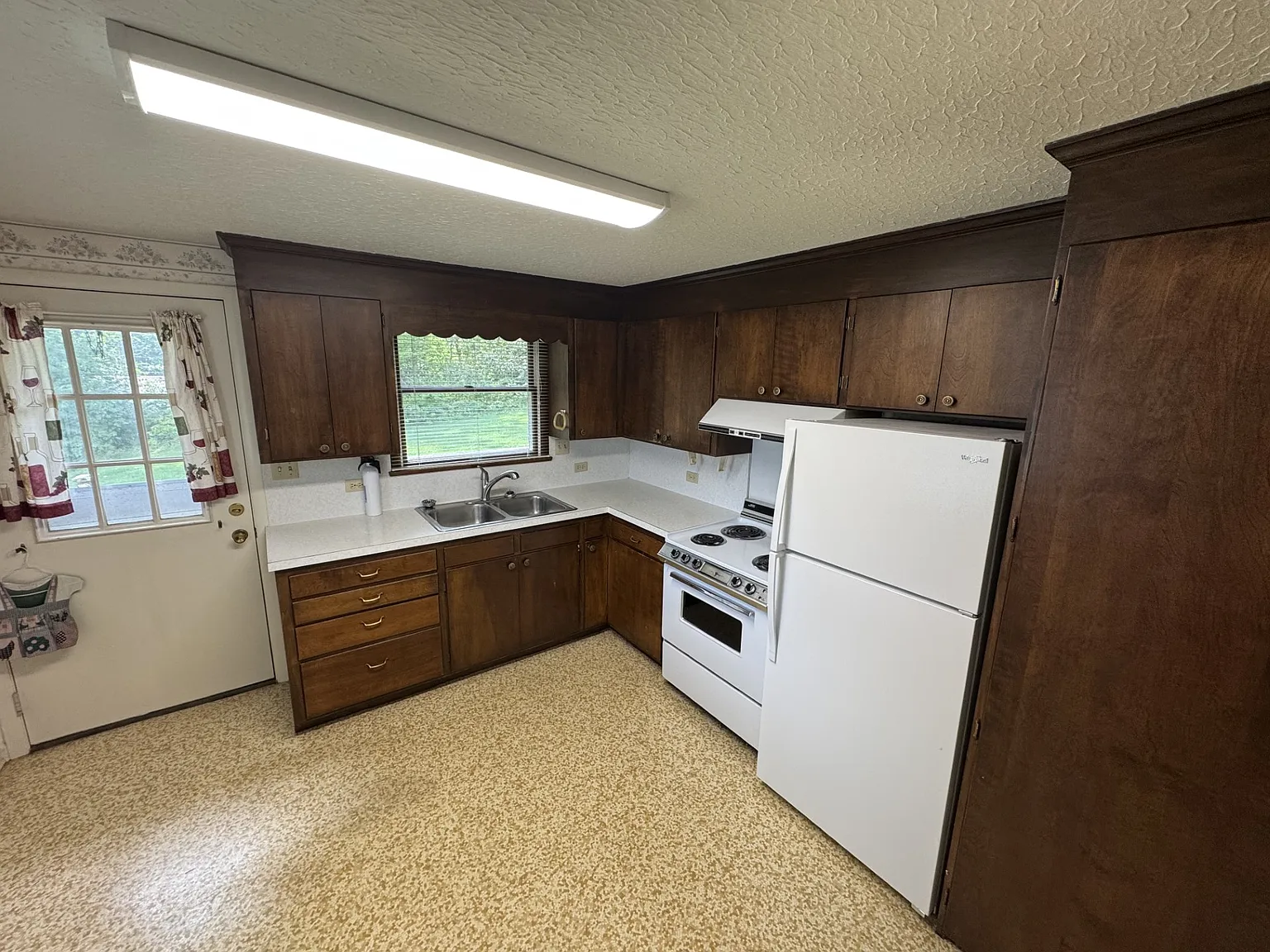 2 bed, $950 — Photo 1