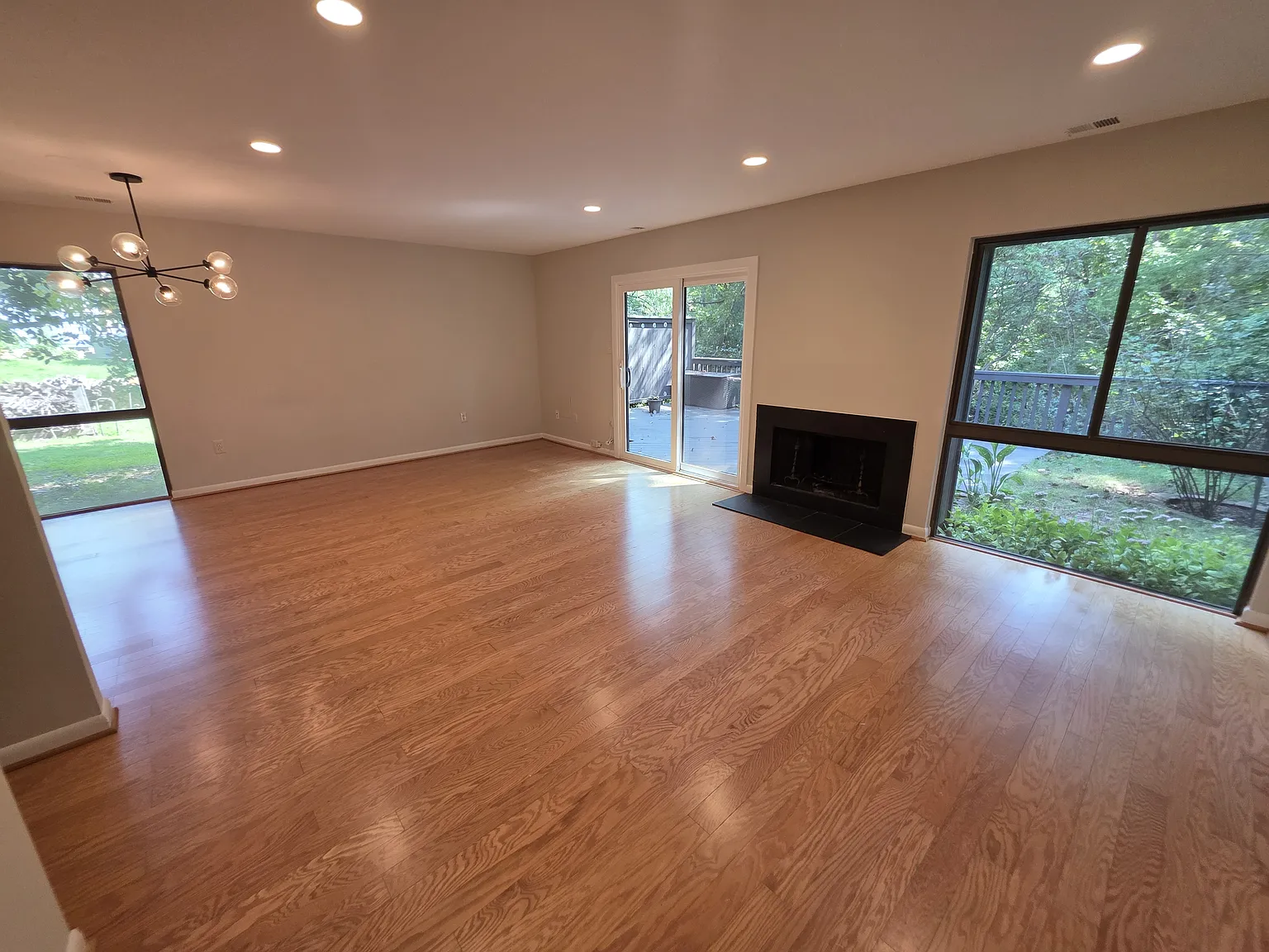 3 bed, 1761 sqft, $3,950 — Photo 3