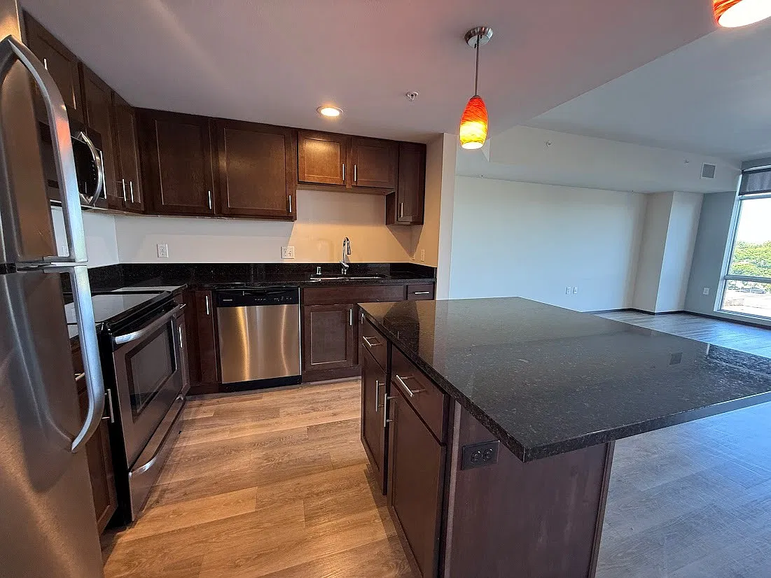 Galaxie High Rise Apartments — Photo 3