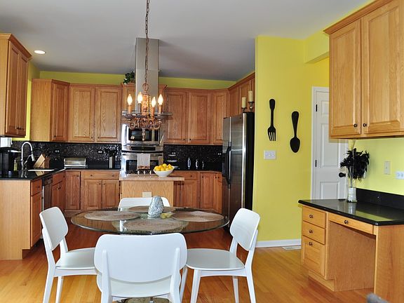 Eating Area/Kitchen