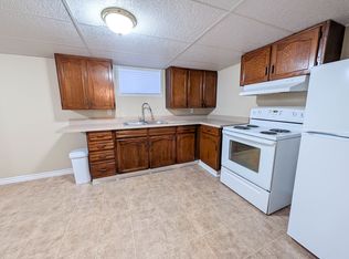 19 Lora St #2, Saint Catharines, ON L2N3S4