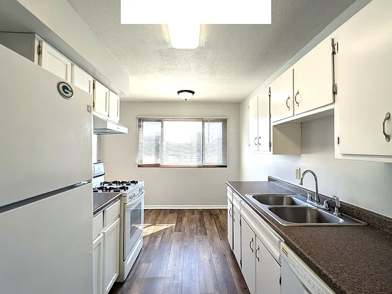 5940 E River Rd #9 — Photo 1