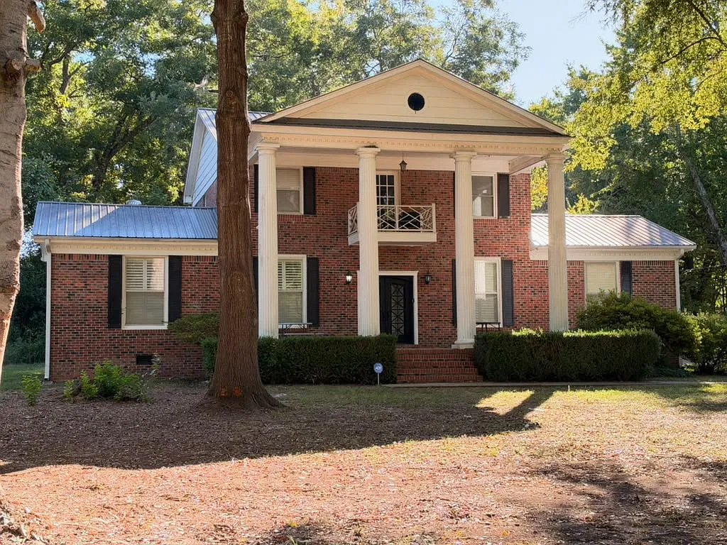 5 bed, 3029 sqft, $12,495 — Photo 1