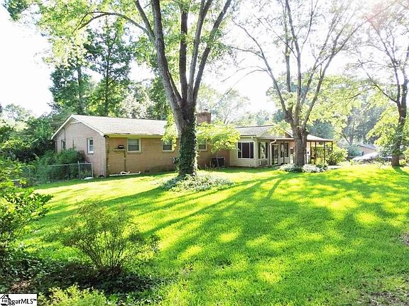 2nd image of 301 Rosemary Ln