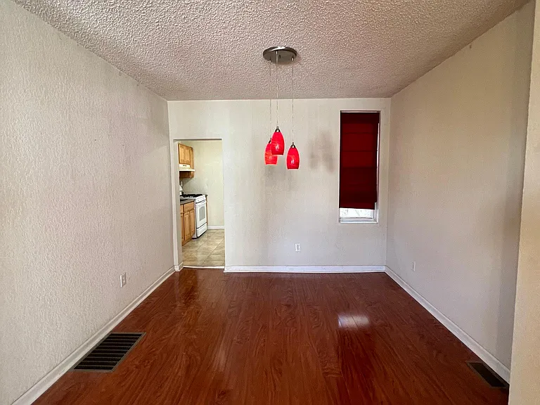 218 E Dorset St — Photo 5