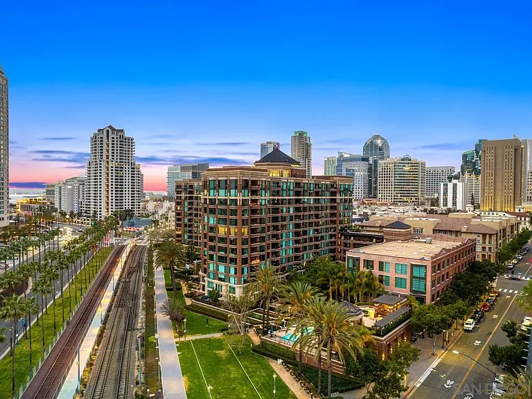 500 W Harbor Dr #504 — Photo 38