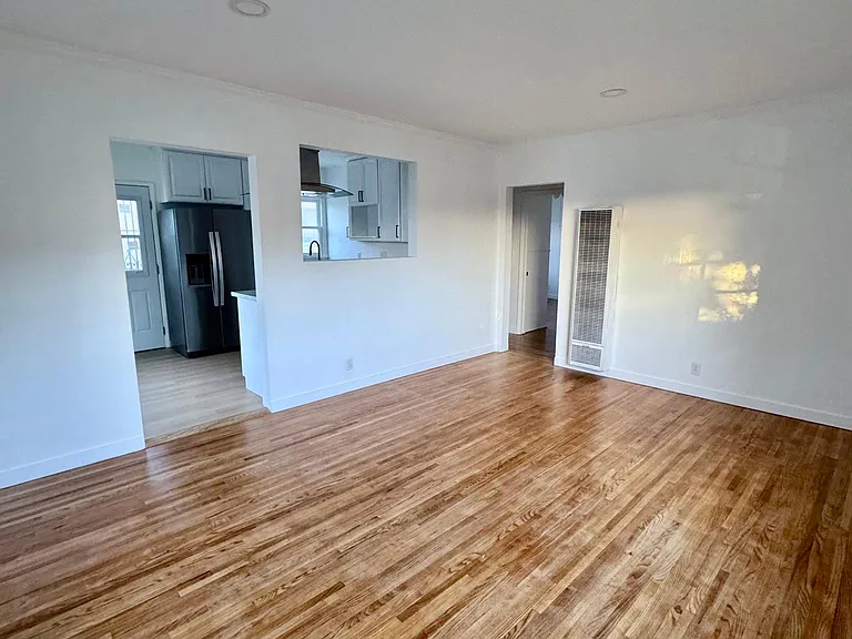 7822 Flight Ave — Photo 3