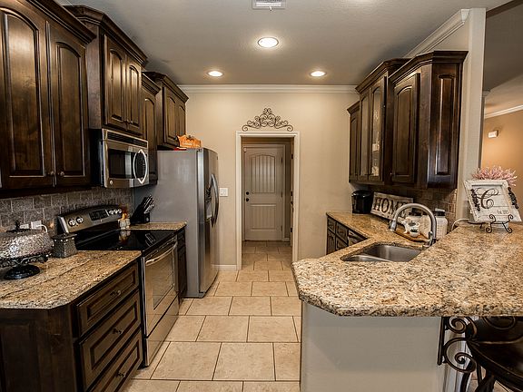 4th image of 635 Christina Dr