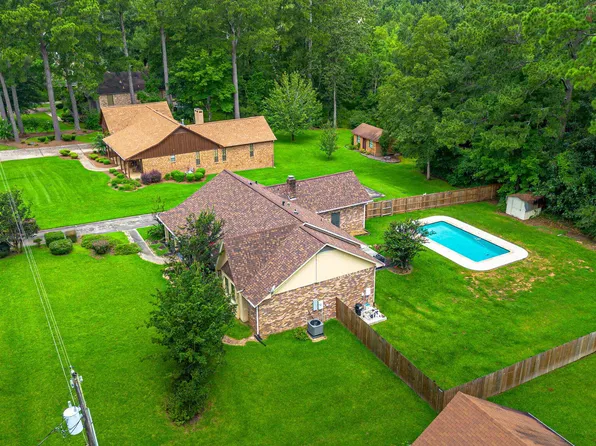 623 Cherry Ln, Laurel, MS 39440