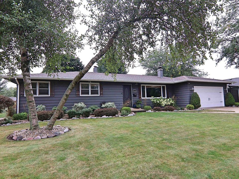 1st image of 1815 N Claremont Dr