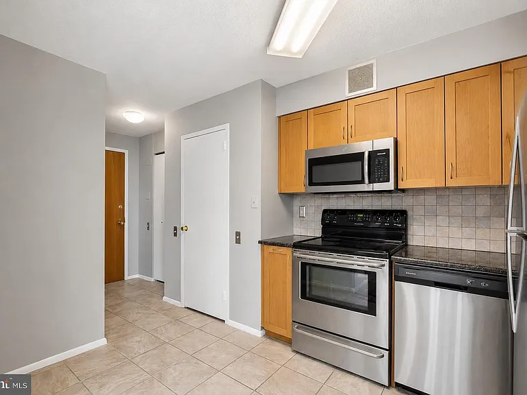 1420 Locust St #15B — Photo 7