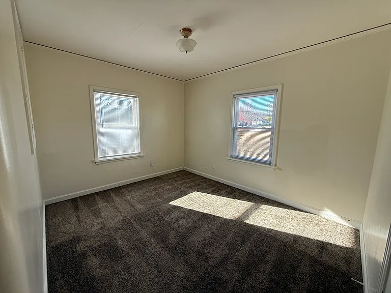 231 W 4th St #2 — Photo 35