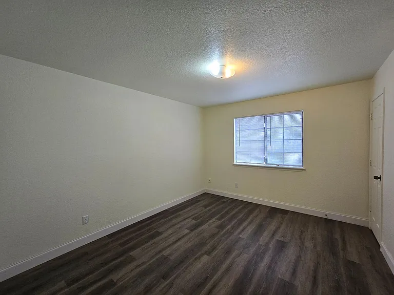 3902 Old FM 440 Rd #D — Photo 14