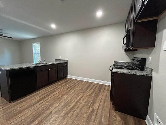 5th image of 609 Lenora St