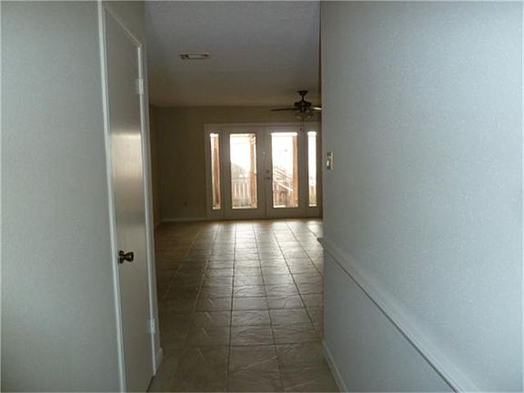 5th image of 1370 Country Place Dr