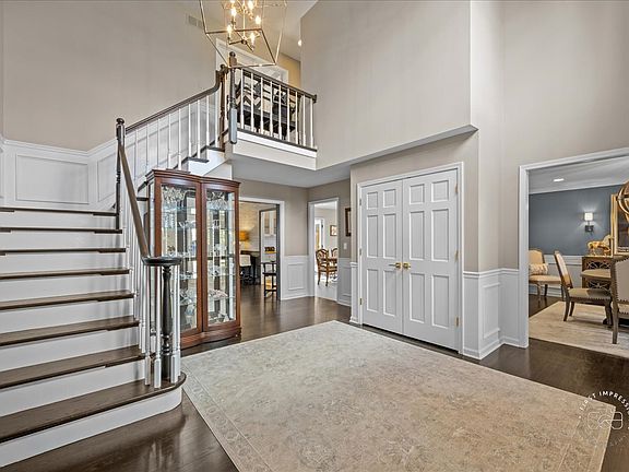 4th image of 825 Persimmon Dr